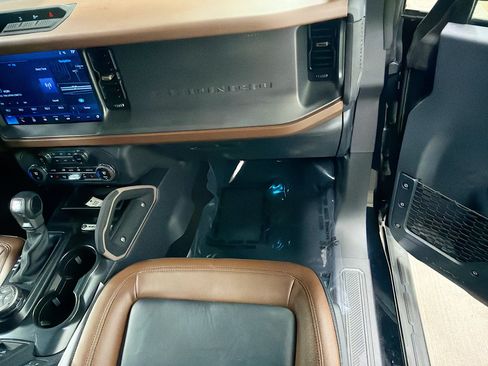 Used 2024 Ford Bronco Outer Banks AWD/4WD image 16