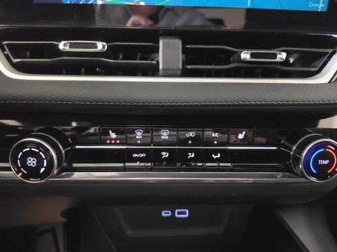Certified 2025 Chevrolet Equinox LT FWD image 28