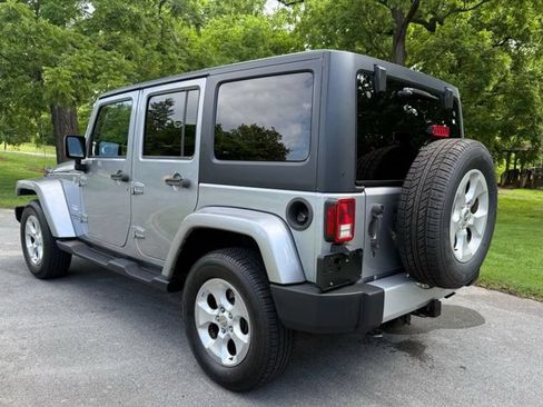 Used 2015 Jeep Wrangler Unlimited Sahara AWD/4WD image 9
