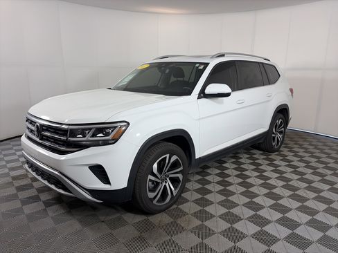 Used 2022 Volkswagen Atlas SEL image 2