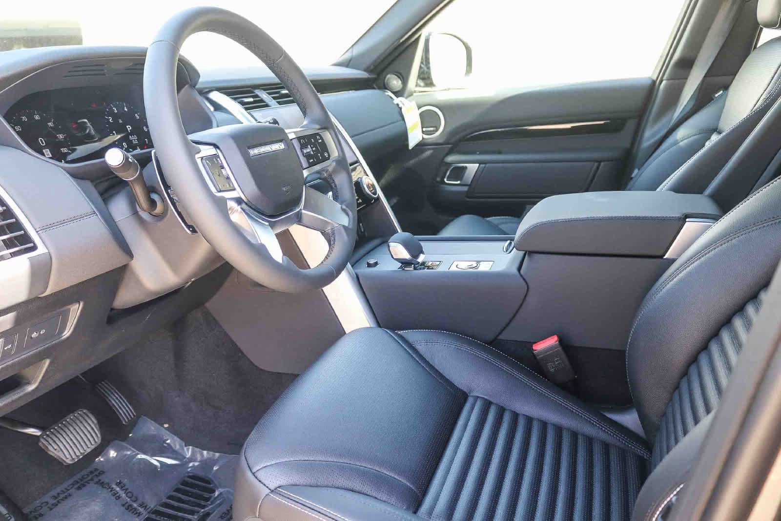 New 2026 Land Rover Discovery S AWD/4WD image 17