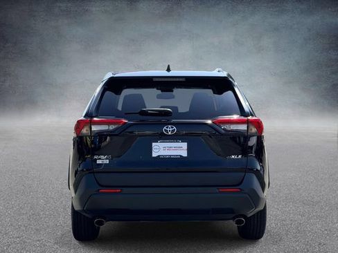 Used 2024 Toyota RAV4 XLE FWD image 3
