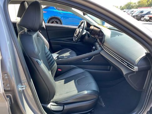 Used 2023 Hyundai Elantra Limited image 39