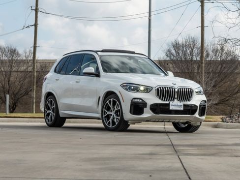 Used 2021 BMW X5 xDrive40i w/ M Sport Package image 2