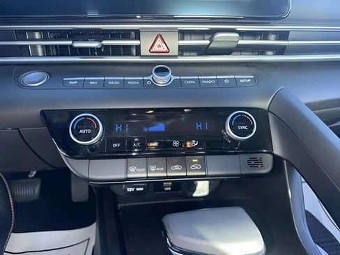 Used 2024 Hyundai Elantra SEL image 10