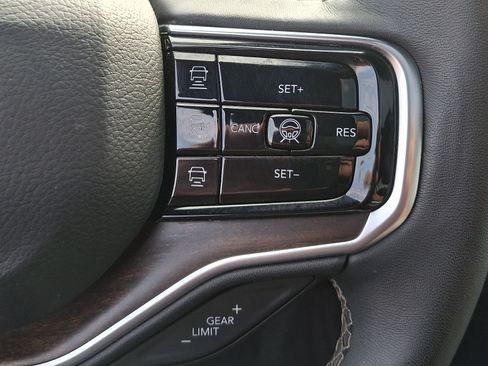 Used 2025 Jeep Grand Wagoneer 4WD image 24