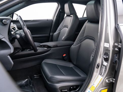 Used 2021 Lexus UX 200 w/ Accessory Package (Z1) image 16