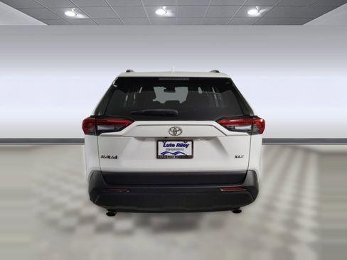 Used 2022 Toyota RAV4 XLE image 9