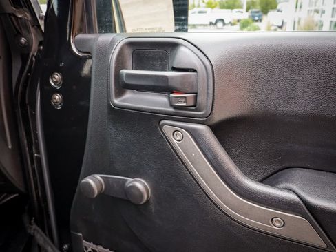 Used 2018 Jeep Wrangler Sport AWD/4WD image 24
