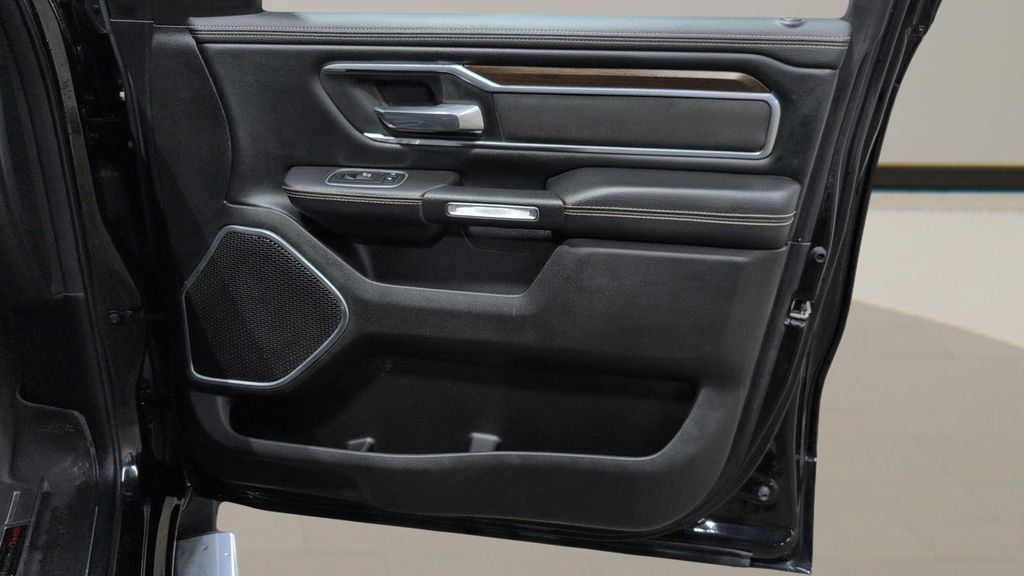 Used 2022 RAM 1500 Laramie AWD/4WD image 23