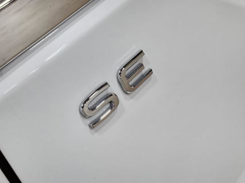 Used 2024 Volkswagen Atlas SE w/ Panoramic Sunroof Package image 26