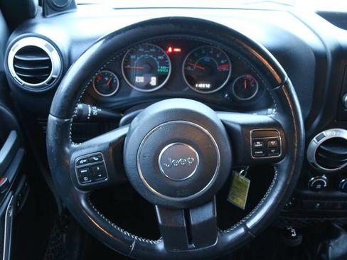 Used 2012 Jeep Wrangler Unlimited Rubicon AWD/4WD image 17