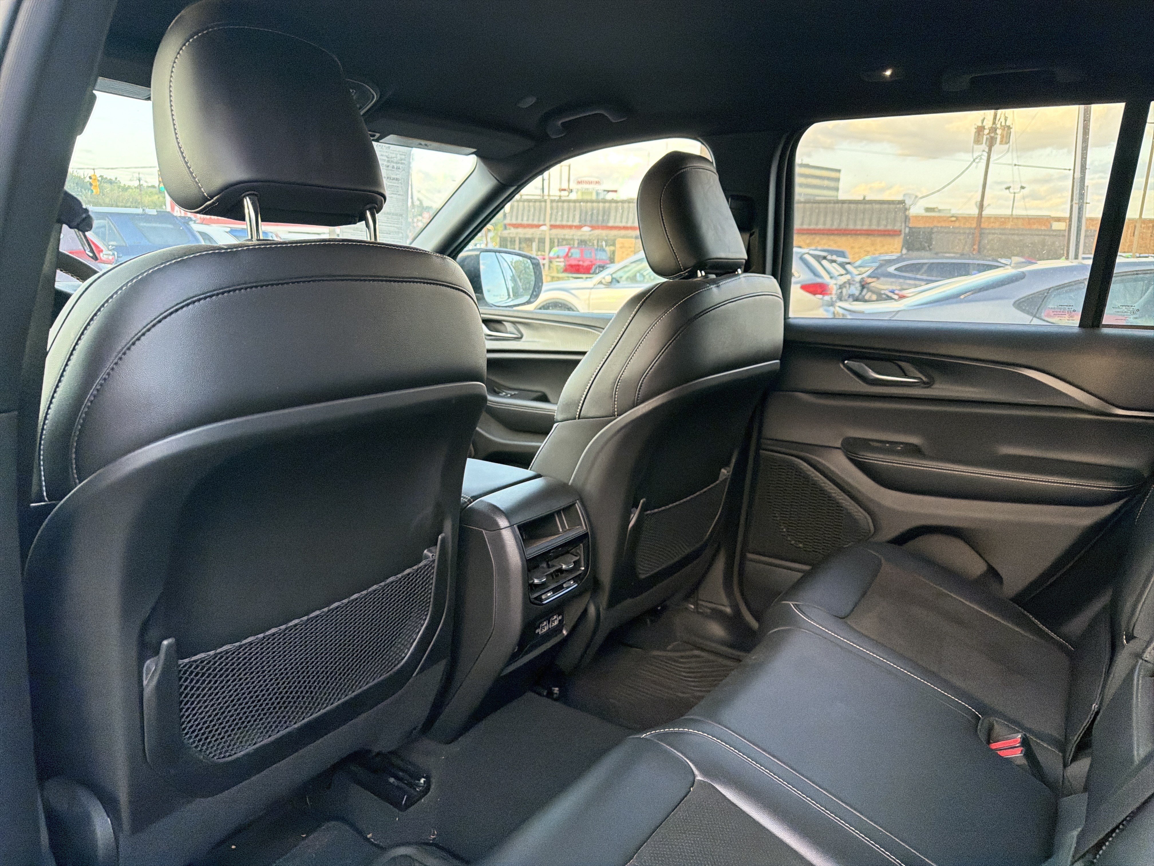 Used 2024 Jeep Grand Cherokee Altitude AWD/4WD image 22