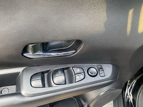 Used 2024 Nissan Kicks SV image 11