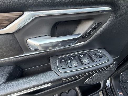 Used 2019 RAM 1500 Laramie image 11