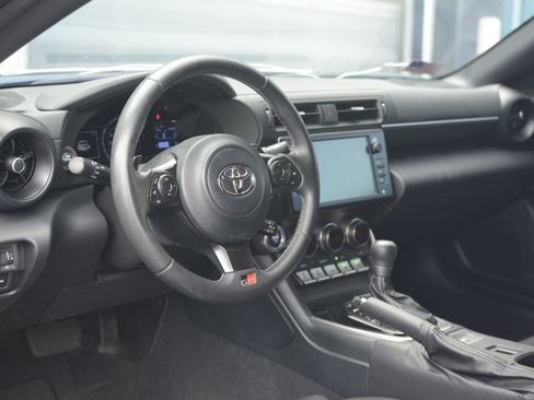 Used 2023 Toyota GR86 RWD image 4