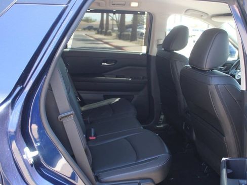 Used 2025 Nissan Pathfinder SL AWD/4WD image 14