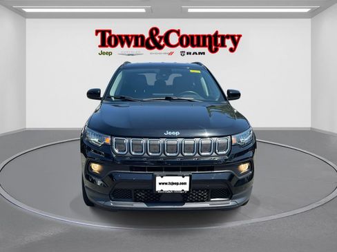 Certified 2022 Jeep Compass Latitude w/ Convenience Group AWD/4WD image 2