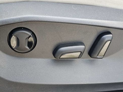 Used 2023 Volkswagen Tiguan SE FWD image 19