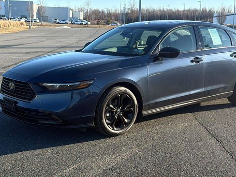 Used 2025 Honda Accord SE image 14