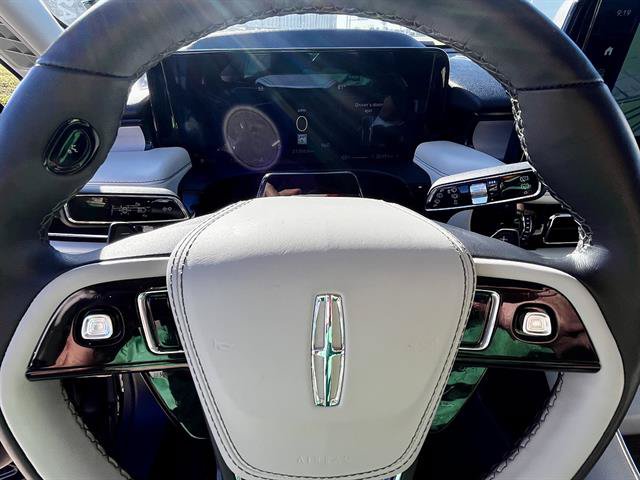 Used 2025 Lincoln Aviator Reserve w/ Luxury Package RWD image 18