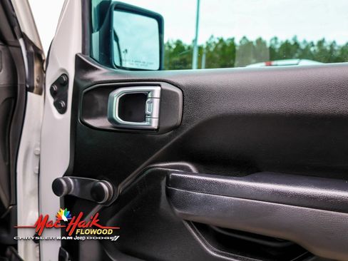 Used 2023 Jeep Gladiator Sport image 13