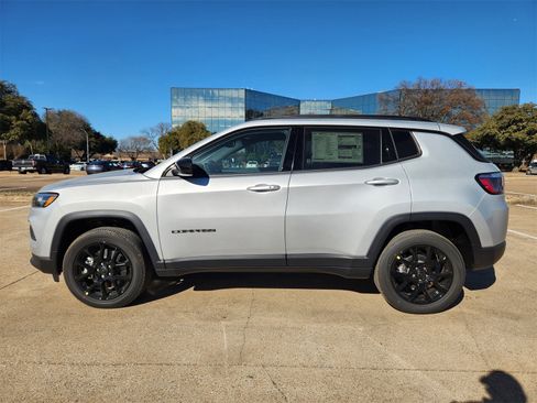 New 2026 Jeep Compass Latitude image 3