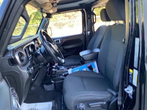 Used 2021 Jeep Gladiator Willys image 21