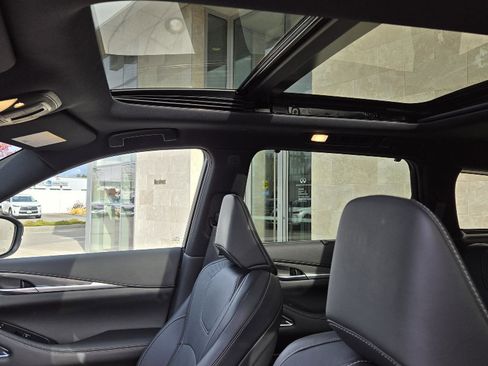 Certified 2025 INFINITI QX60 Luxe w/ Black Edition image 6