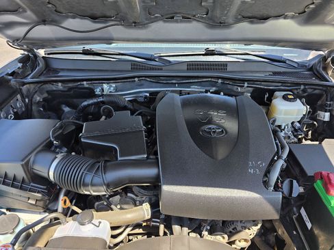 Used 2019 Toyota Tacoma TRD Off-Road w/ Technology Package AWD/4WD image 22