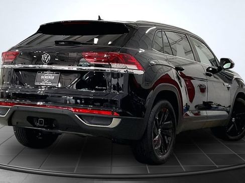 Used 2023 Volkswagen Atlas Cross Sport SE w/ Black Wheel Package AWD/4WD image 2