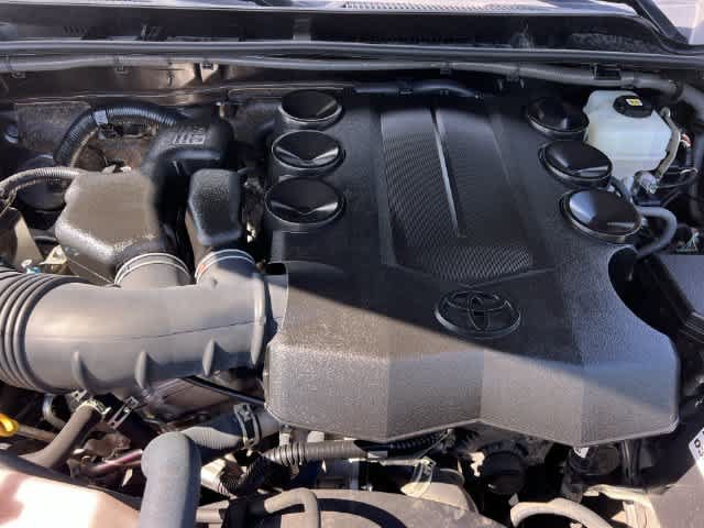 Used 2022 Toyota 4Runner SR5 AWD/4WD image 10