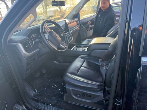 Used 2024 Ford Expedition Max XLT image 8