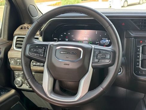 Used 2023 GMC Yukon XL Denali AWD/4WD image 28