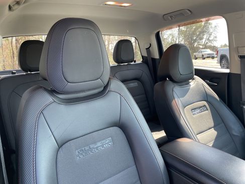 Used 2015 GMC Canyon SLE w/ All-Terrain Adventure Package image 29