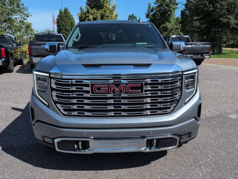Used 2024 GMC Sierra 1500 Denali w/ Technology Package AWD/4WD image 9