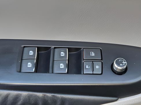 Used 2014 Toyota Highlander Limited Platinum image 30