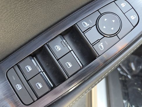 Used 2023 Nissan Rogue SV image 26