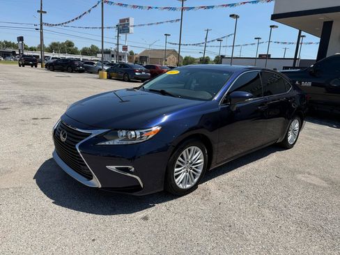 Used 2017 Lexus ES 350 w/ Premium Package FWD image 2