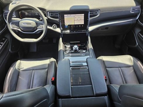 Used 2023 Jeep Wagoneer 4WD w/ Premium Group I image 11