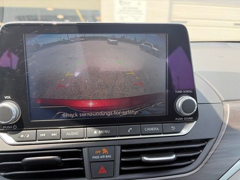 Used 2025 Nissan Altima 2.5 SV FWD image 24