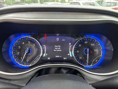 Used 2020 Chrysler Pacifica Touring-L Plus FWD image 15