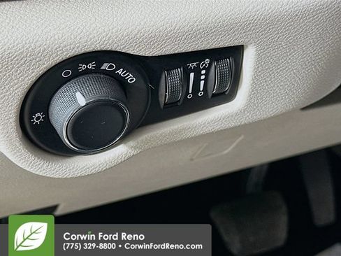 Used 2020 Chrysler Voyager Lxi FWD image 10