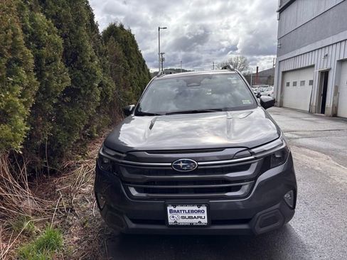 Certified 2025 Subaru Forester Limited image 2