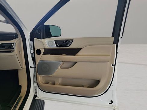 Used 2020 Lincoln Navigator Reserve w/ Luxury Package AWD/4WD image 32