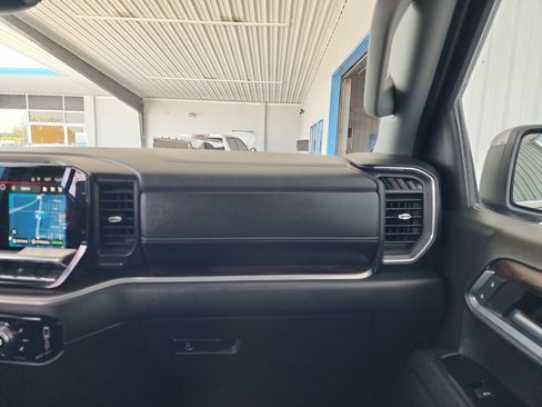 Used 2025 GMC Sierra 1500 SLT AWD/4WD image 34