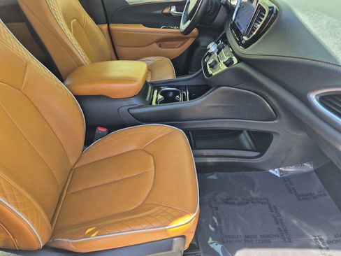 Used 2021 Chrysler Pacifica Pinnacle FWD image 18