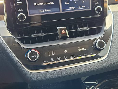 Used 2020 Toyota Corolla LE FWD image 17