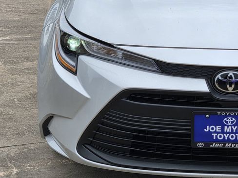 Used 2025 Toyota Corolla LE FWD image 5