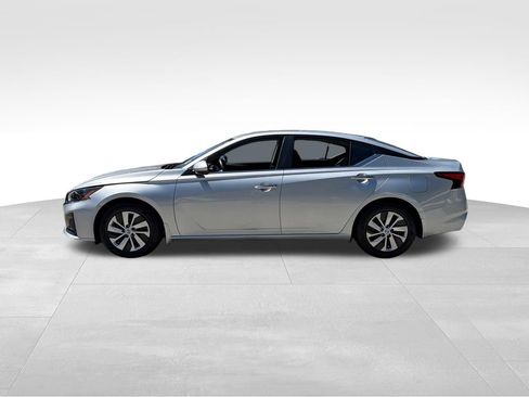 Used 2023 Nissan Altima 2.5 S FWD image 4